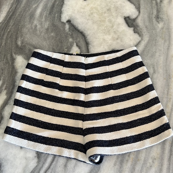 BCBG Women’s Woven Shorts - Picture 2 of 3